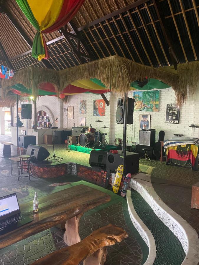 Paca'S Reggae Bar & Hostel Ambat ภายนอก รูปภาพ